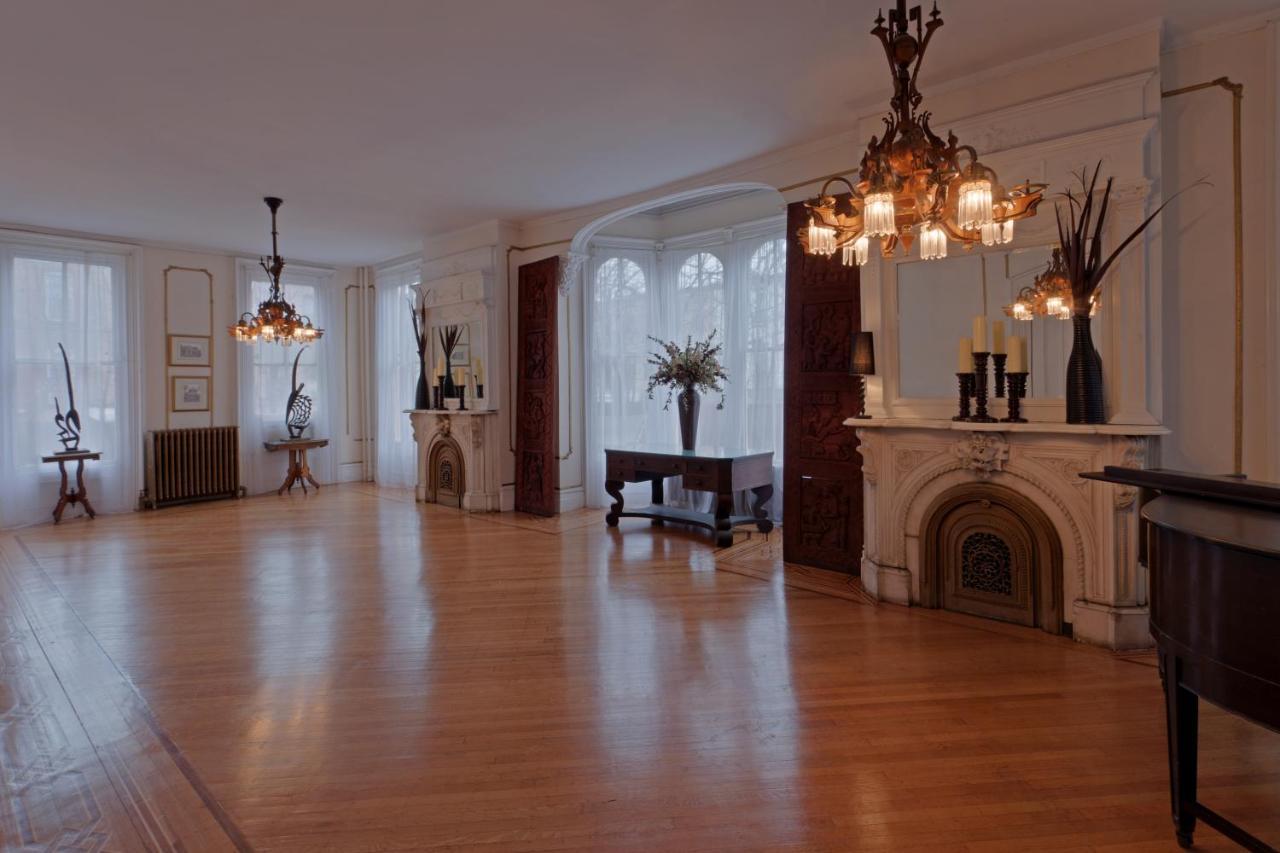 Akwaaba Mansion Bed & Breakfast New York Exterior photo